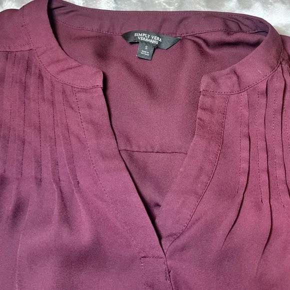 Simply Vera Vera Wang Womens Size Small Burgundy Blouse Pleated V-Neck Roll Tab - Picture 6 of 11
